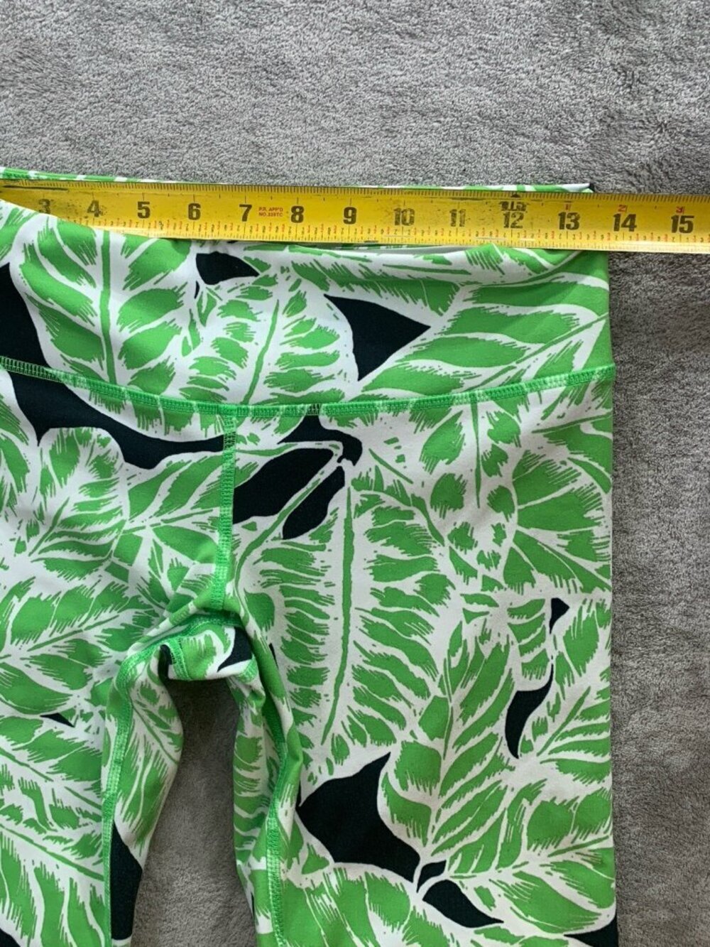 Alo Yoga Leggings Women’s Medium Green Palm Springs Glow Stick Air Brush Cropped - Picture 6 of 12